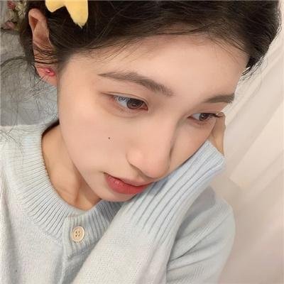 看不见的月亮 海报